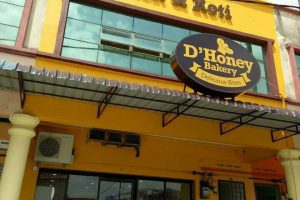 Kedai kek di Parit Raja, Malaysia
