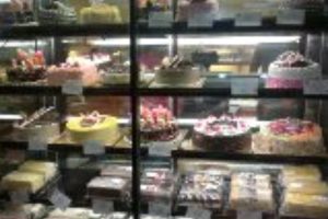 Kedai kek di Pontian Kechil, Malaysia