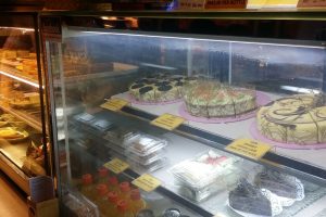 Kedai kek di Ranau, Malaysia